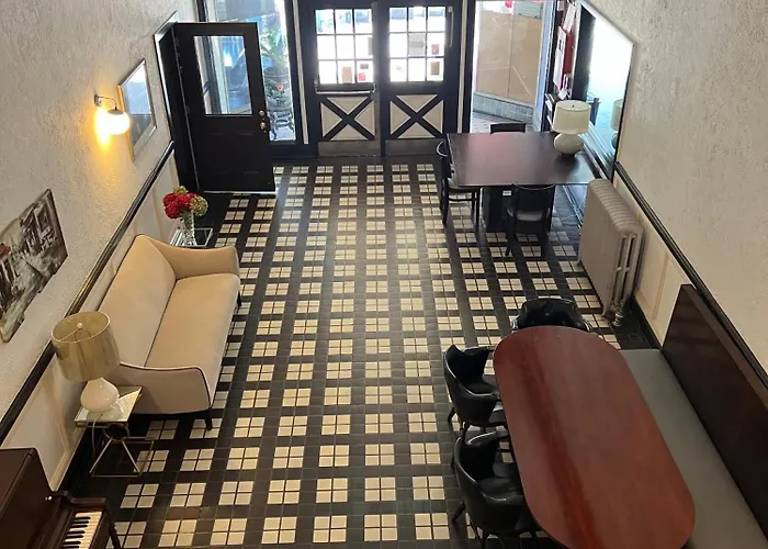 Nash Hotel